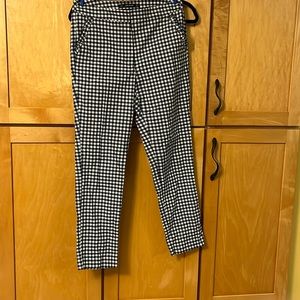 Zara Basic size medium Blue and white gingham pant, with ruffled pocket